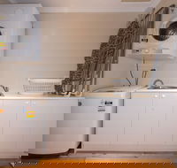 Lovely 5BR house walk to train and shops - Accommodation Georgetown