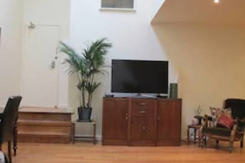 MONIKA, 1BDR Collingwood Apartment - Accommodation Georgetown 2