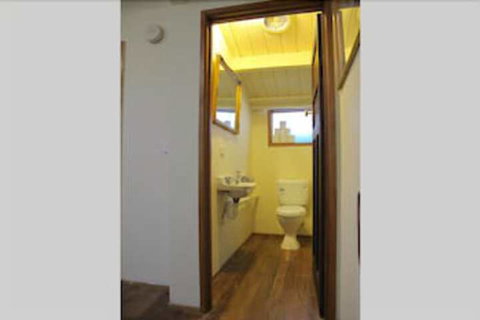 MONIKA, 1BDR Collingwood Apartment - Accommodation Georgetown 7