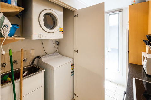 NAOMI, 2BDR South Melbourne Apartment - Accommodation Georgetown 0