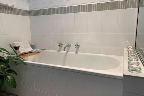 Short Stays Gippsland (Newborough) - Accommodation Georgetown 5