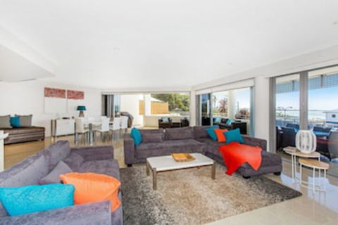 KINGSCLIFF OCEAN FRONT TERRACE 4 - Accommodation Georgetown 0