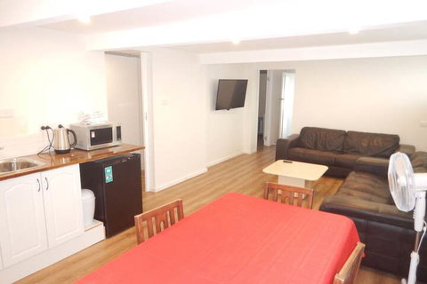 Spacious 2-Storey Home By The Bay: Sleeps 12 - Accommodation Georgetown 1