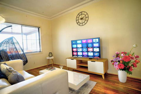 Wollongong Train Station Holiday House - Accommodation Georgetown 3
