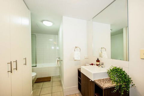 CBD African Charm, Story Bridge & River Views - Accommodation Georgetown 2