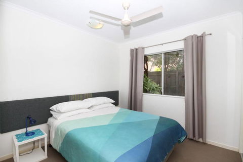 Unit 2 Sea Breeze Villas Coolum Beach - Accommodation Georgetown 3