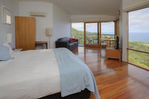 Chriss Beacon Point Restaurant & Villas - Accommodation Georgetown 0