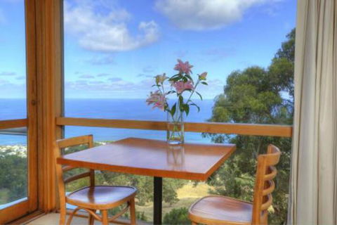 Chriss Beacon Point Restaurant & Villas - Accommodation Georgetown 4