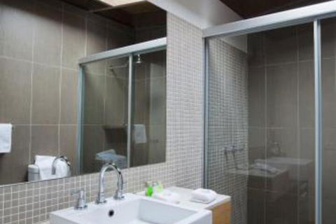 Chriss Beacon Point Restaurant & Villas - Accommodation Georgetown 5