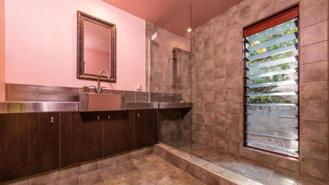 CELADON Holiday House - Accommodation Georgetown 2