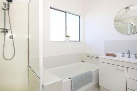 Lazy Days Beach House Jervis Bay â€“ Pet Friendly 4 Mins Walk To Beach - Accommodation Georgetown 3