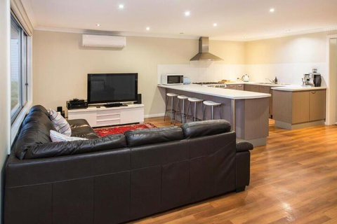 Eagle Bay Beach House - Accommodation Georgetown 4