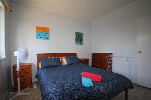 CASTAWAY BEACH HOUSE - Accommodation Georgetown 1