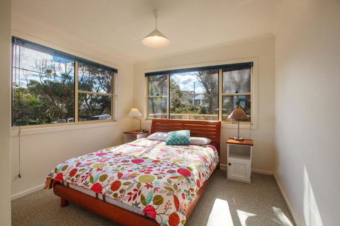 164 Mitchell Pde Spectacular Views - Accommodation Georgetown 2