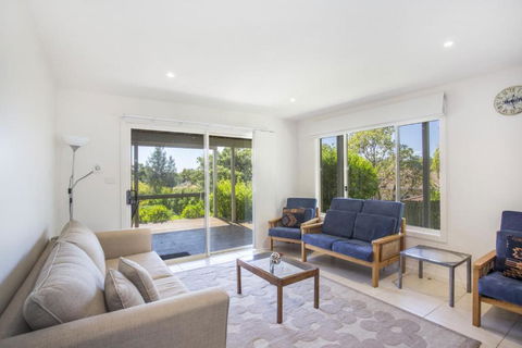 11 Riley St. Stylishly Modern - Accommodation Georgetown 1