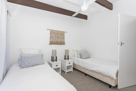 Mollymooks Tee To Sea 19 Buchan Street - Accommodation Georgetown 5