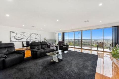 BENGALEE EXECUTIVE TOWNHOUSE MODERN & STYLISH - Accommodation Georgetown 6
