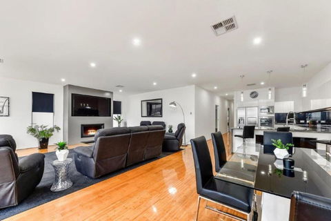 BENGALEE EXECUTIVE TOWNHOUSE MODERN & STYLISH - Accommodation Georgetown 2