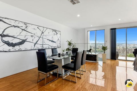 BENGALEE EXECUTIVE TOWNHOUSE MODERN & STYLISH - Accommodation Georgetown 4