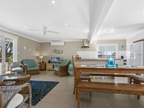HILLTOP HAVEN In MOLLYMOOK - Accommodation Georgetown 4