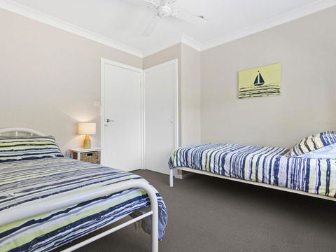 HILLTOP HAVEN In MOLLYMOOK - Accommodation Georgetown 6