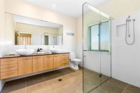 Elliston At Corporate Boardies. - Accommodation Georgetown 5