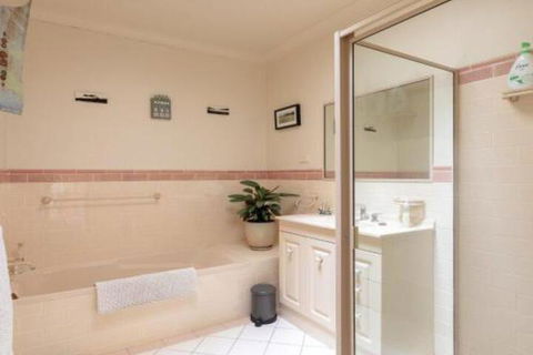 Walling Clifton Gardens Backing Onto Golf Course - Accommodation Georgetown 3