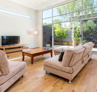 PALM COURT RETREAT MORNINGTON - Accommodation Georgetown