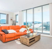 Spacious Central Apartment Walking Distance To Beach - Accommodation Georgetown