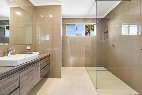 CANAL HOME NEAR MOOLOOLABA Kooringal - Accommodation Georgetown 4