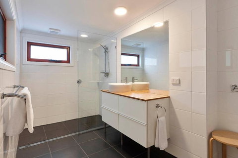 DOLPHIN LOOKOUT COTTAGE Amazing Views Of The Bay Of Fires - Accommodation Georgetown 1