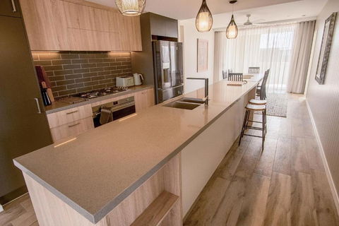 Dune Beachfront Apartments - Accommodation Georgetown 5