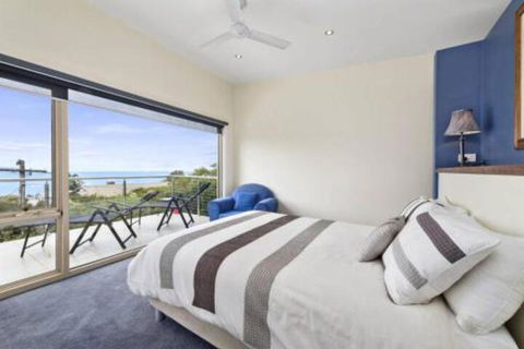 SEA SPECTACULAR Seconds From The Beach! - Accommodation Georgetown 3