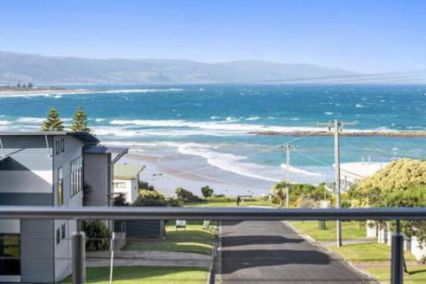 SEA SPECTACULAR Seconds From The Beach! - Accommodation Georgetown 0