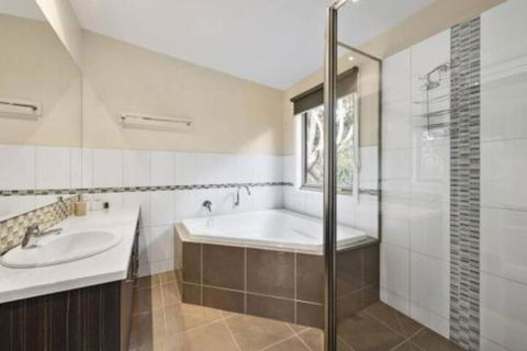 SEA SPECTACULAR Seconds From The Beach! - Accommodation Georgetown 6