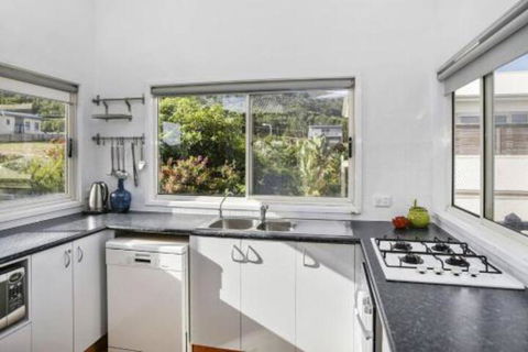 SEAVIEW Ocean Views From A Modern Townhouse - Accommodation Georgetown 2