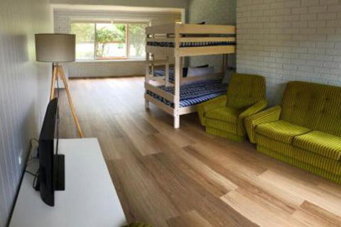 HIP NAUTIC 100 Metres To Beach - Accommodation Georgetown 5