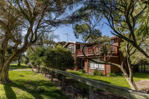 HIP NAUTIC 100 Metres To Beach - Accommodation Georgetown 2