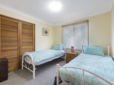 Buckland St. 29 Mollymook - Accommodation Georgetown 5
