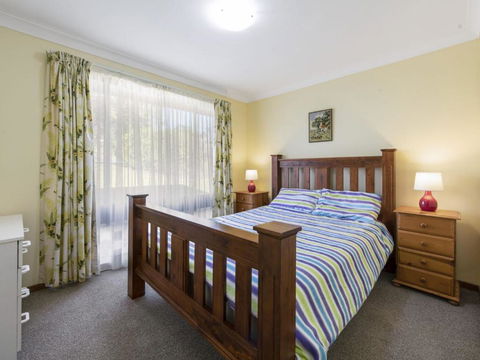 Buckland St. 29 Mollymook - Accommodation Georgetown 2