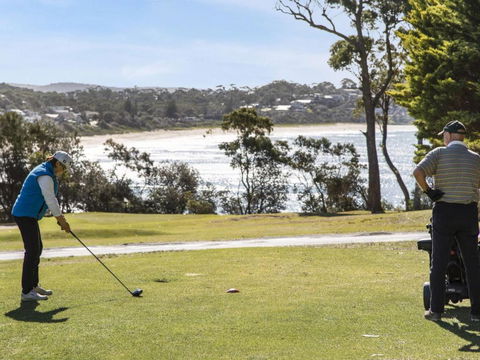 Buckland St. 29 Mollymook - Accommodation Georgetown 3