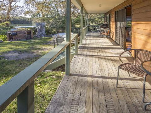 Centre Street 10 Lake Tabourie - Accommodation Georgetown 3