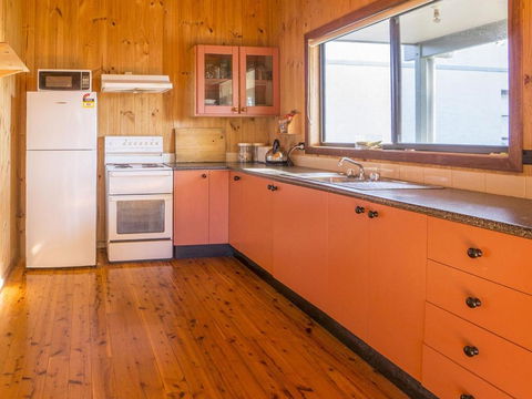 Centre Street 10 Lake Tabourie - Accommodation Georgetown 4