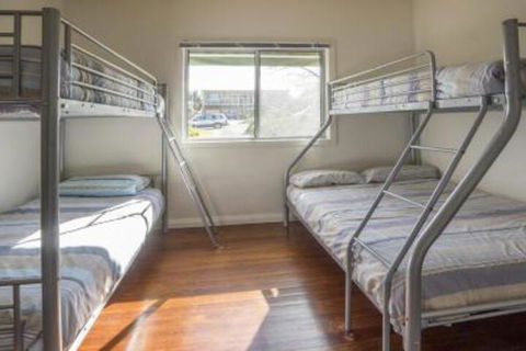 Lockhart Ave 76 - Accommodation Georgetown 2