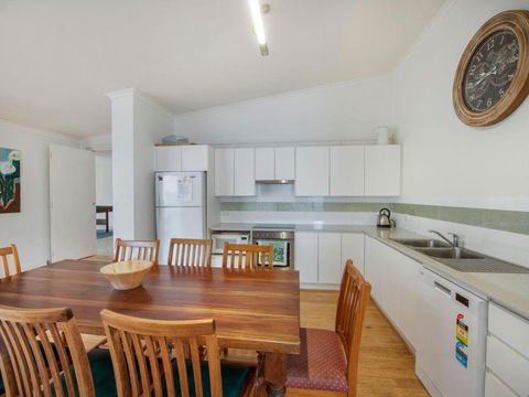 Tallwood Ave 77 Mollymook - Accommodation Georgetown 2