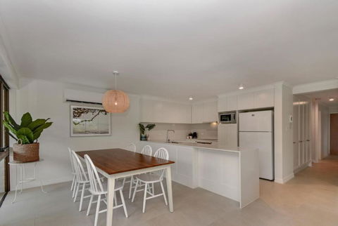 BEAUTIFULLY RENOVATED OCEANSIDE APARTMENT Lamer 9 - Accommodation Georgetown 3