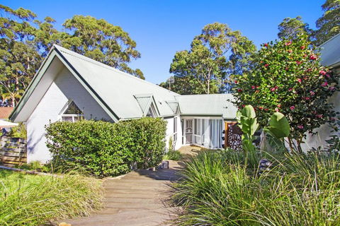 Golfers Getaway Mollymook Augusta Place 14 / 13 15 - Accommodation Georgetown 3