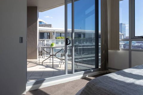 Modern Harbourside Apartment With A View - Accommodation Georgetown 5