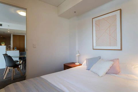 Modern Harbourside Apartment With A View - Accommodation Georgetown 4