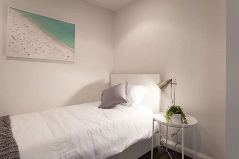 Modern Harbourside Apartment With A View - Accommodation Georgetown 3